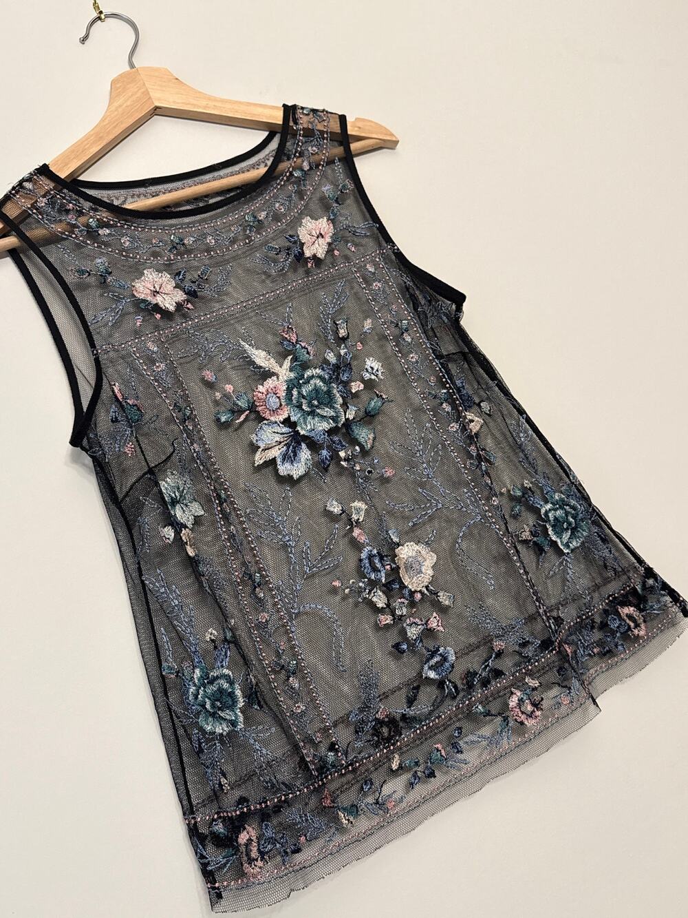 White House Black Market Embroidered Mesh Tank – No Tag